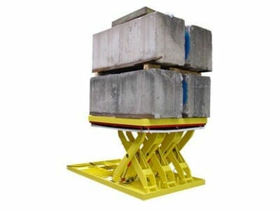 Figure Scissor lifting table with concrete weights