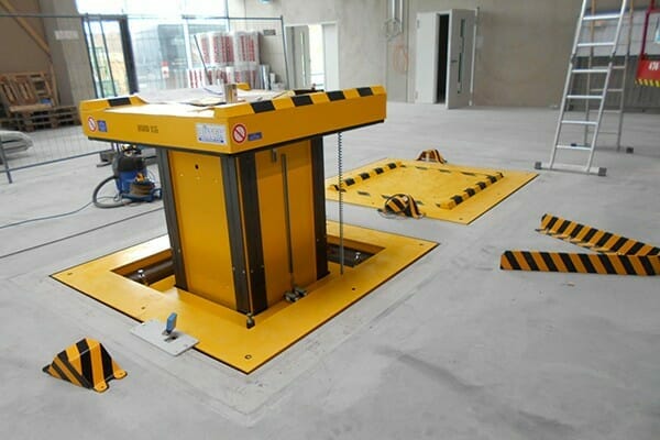 Underfloor lift (elevator)