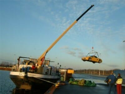 Figure Barge crane with car