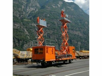 Lifting work platform for vehicles