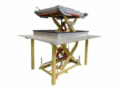 Photo Lifting table with conveyor technology in yellow