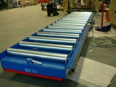 Photo Lifting table with conveyor technology in blue