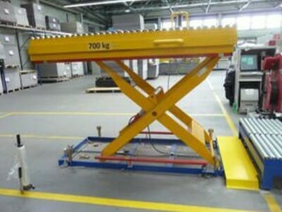 Photo Lifting table extended with conveyor technology