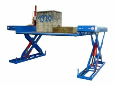 Figure Scissor lifting table extended