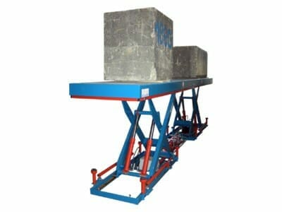 Figure Scissor lifting table in blue with weights