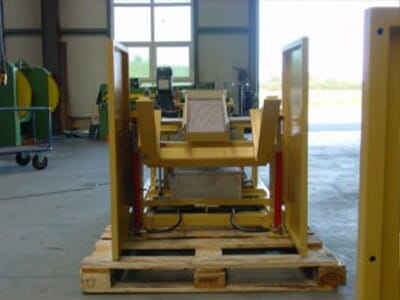 Figure Hydraulic tilting tables in yellow