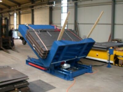 Figure Hydraulic tilting tables with cargo
