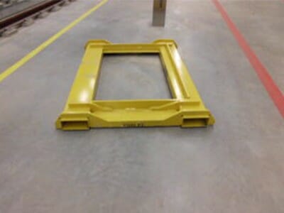 Wheel set change pallet for transport by forklift