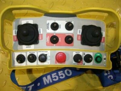Detail radio remote control for master and slave operation