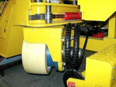 Steering drive 90° and non-crayon vulcollan tyres