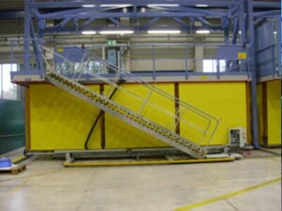 Movable lifting platforms with stairs