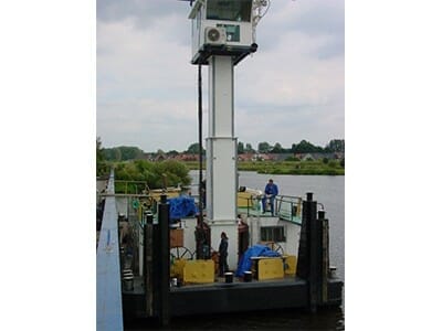 Column lifter for wheelhouse