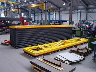Lifting tables for skids