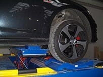 Photo Vehicle lifting platform close-up