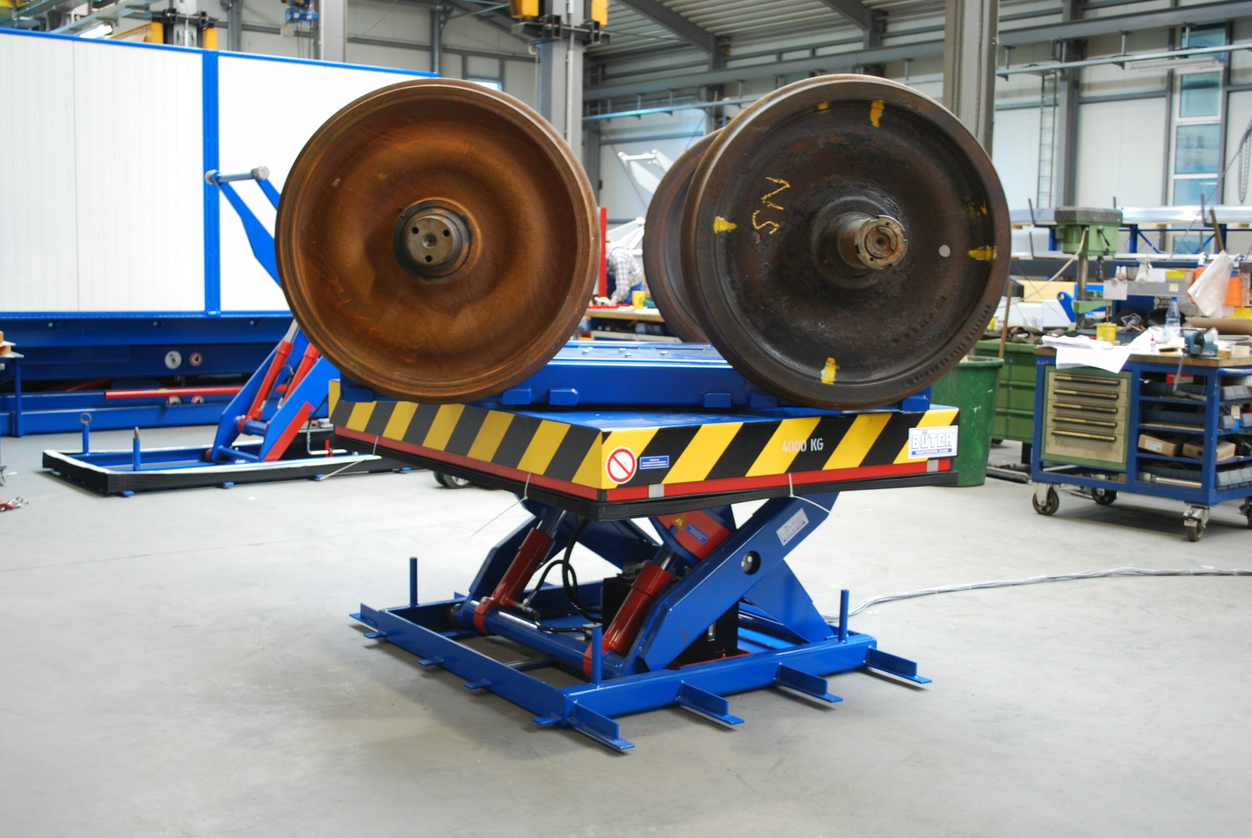 Figure Hydraulic hub rotary table with cargo
