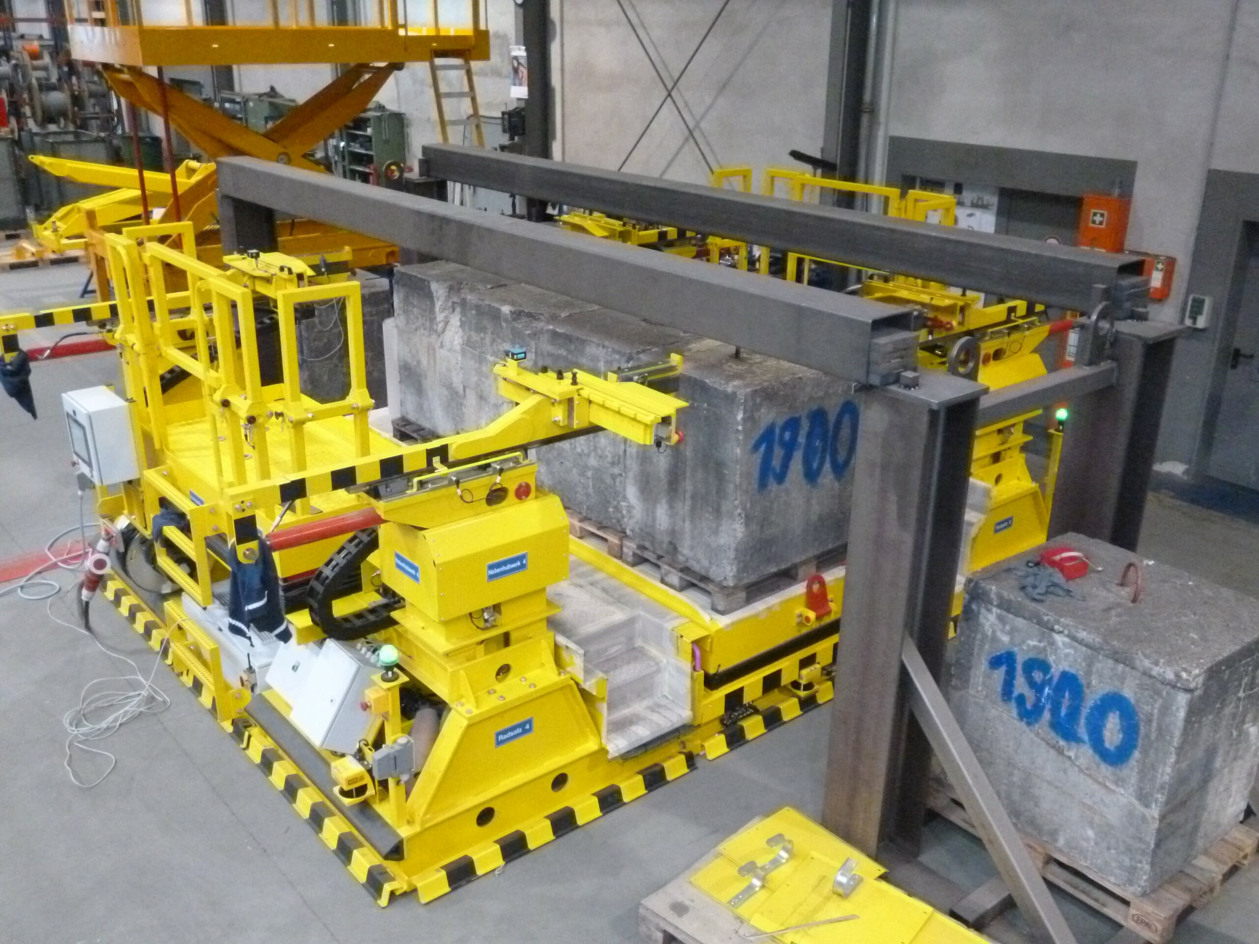 Figure Heavy-duty transporter sizing more than 10 tons