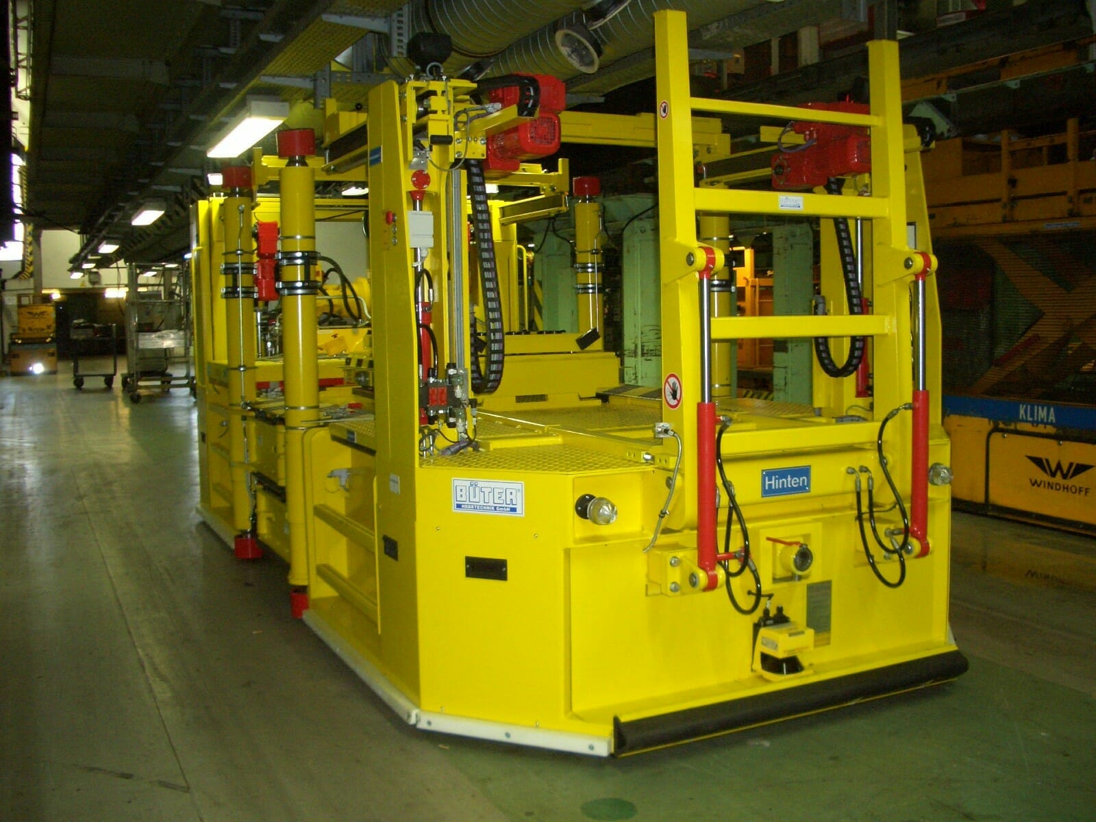 Figure Heavy-duty transporter sizing more than 10 tons