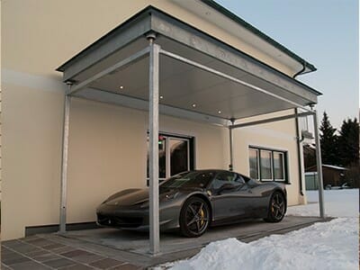 Car lift in the outdoor area
