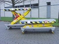 verrijdbare schaarhefwagen met RVS-platform en onderframe