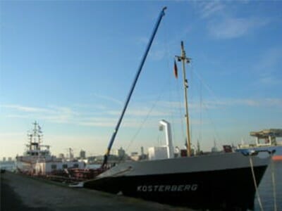 Figure Crane for barge lifted up