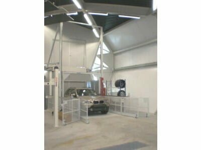 Photo Car jacks retracted