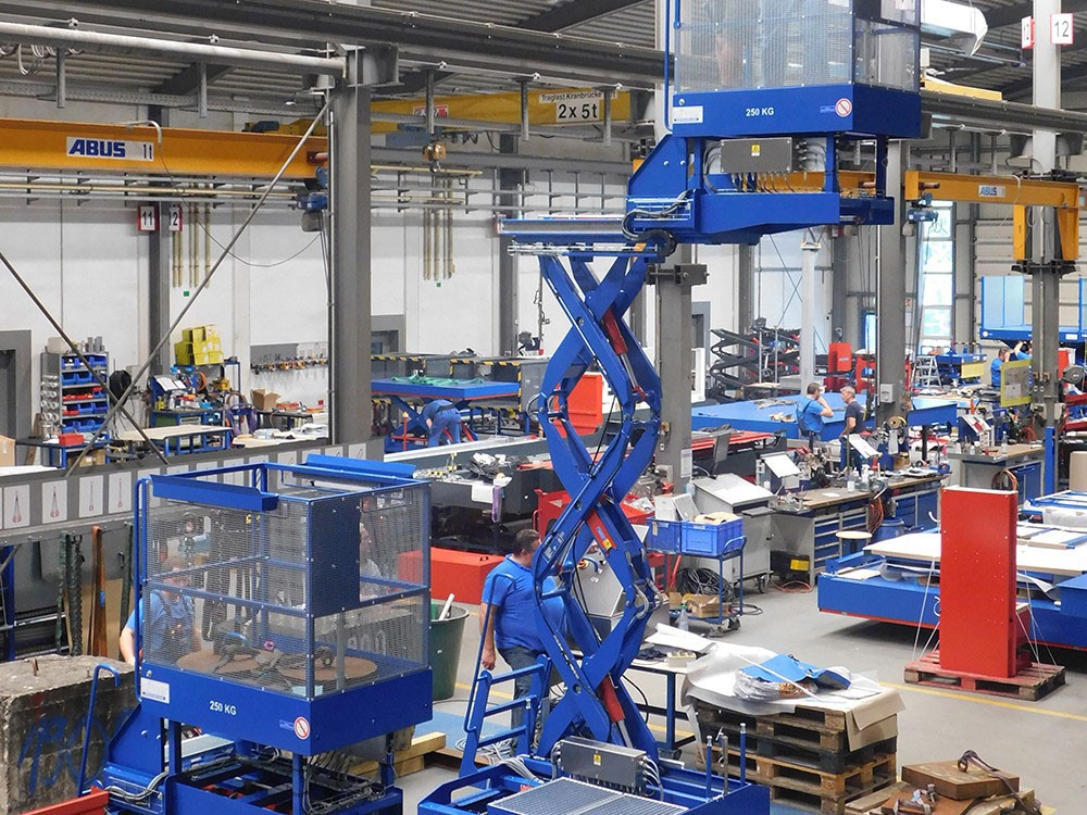 Hubarbeitsbühnen für Inspektionseinsätze unter der Köhlbrandbrücke