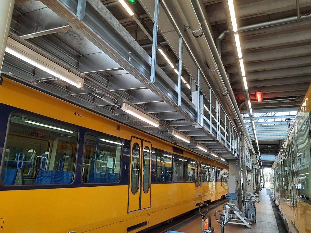 Stationäre Dacharbeitsbühne