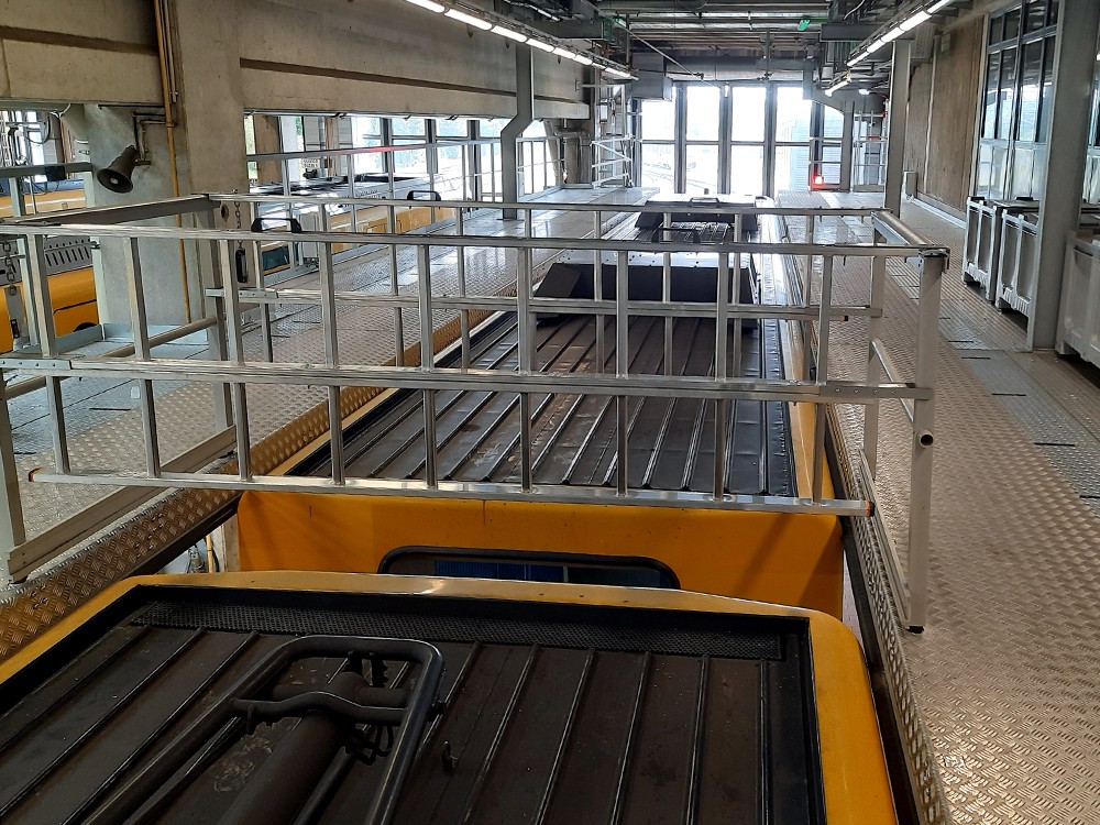 Stationäre Dacharbeitsbühne