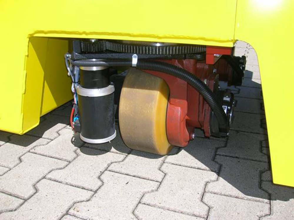 Fahr- und Lenkantrieb über bürstenlose Drehstromantriebe