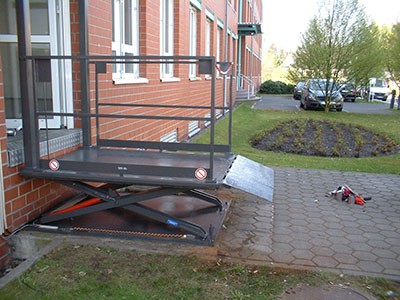 Behindertenaufzug