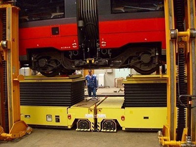 Schwerlasttransportfahrzeug über 10 Tonnen