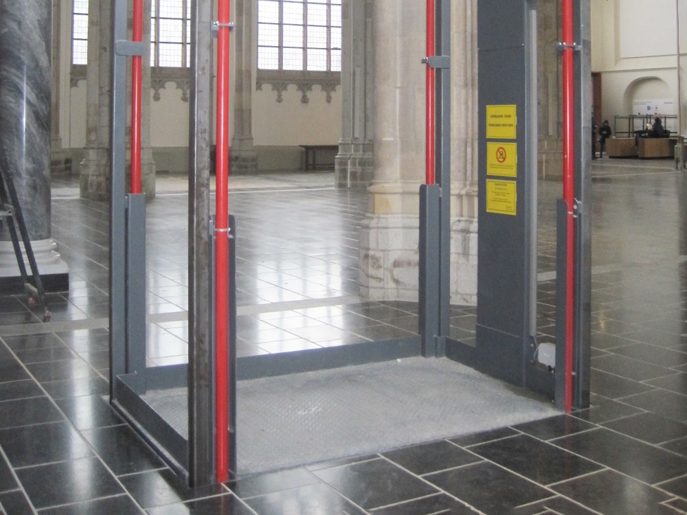 Unsichtbare Hebetechnik für Kirchenraum